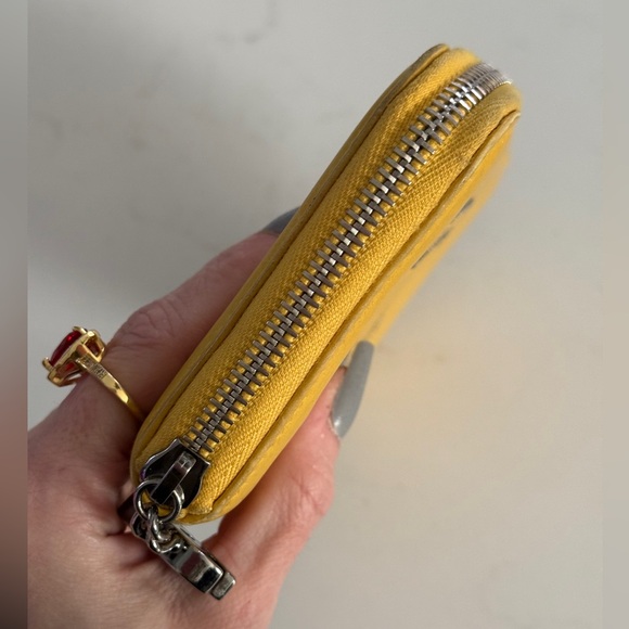 CHANEL Leather Round Zip Long Wallet Yellow - Picture 4 of 16